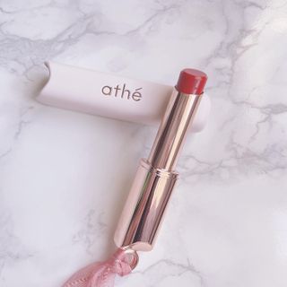 ATHE AUTHENTIC AIRY LIP BALM / 비건립밤 / 어센틱립밤 / 에어리립밤 (수정 요청) — 5점을 준 리뷰어가 2022년 8월 올린 사용 사진