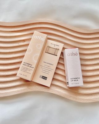 ATHE AUTHENTIC AIRY LIP BALM / 비건립밤 / 어센틱립밤 / 에어리립밤 (수정 요청) — 5점을 준 리뷰어가 2022년 8월 올린 사용 사진