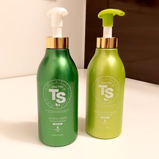 ゴールドプラスセット(シャンプー500g x 1ea/トリートメント500ml X 1ea) — 4점을 준 리뷰어가 2023년 3월 올린 사용 사진