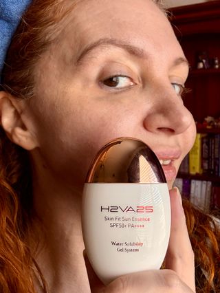 H2VA25 Skin Fit Sun Essence SPF50+ PA++++ 50ml / 1.69 FL.oz Moisturizing Sunblock Sunscreen K-Beauty — 4점을 준 리뷰어가 2024년 10월 올린 사용 사진