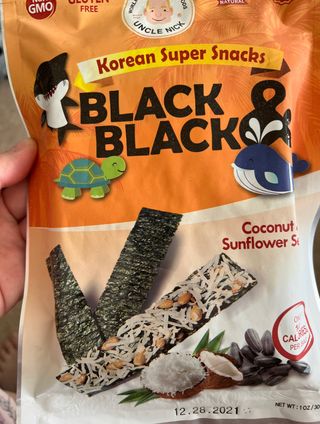 UNCLE NICK 한국 슈퍼 스낵 블랙 &amp; 블랙 김 스낵 — 5점을 준 리뷰어가 2021년 11월 올린 사용 사진