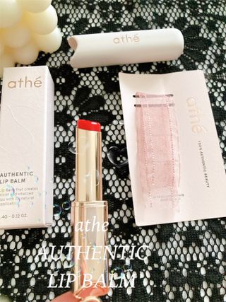 ATHE AUTHENTIC AIRY LIP BALM / 비건립밤 / 어센틱립밤 / 에어리립밤 (수정 요청) — 4점을 준 리뷰어가 2022년 8월 올린 사용 사진