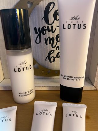 더 퓨어 로터스 제주 식물 선크림 / 제주 연잎 &amp; 동백 미스트 / 순수한 연꽃 어메니티 세트 — 5점을 준 리뷰어가 2022년 12월 올린 사용 사진
