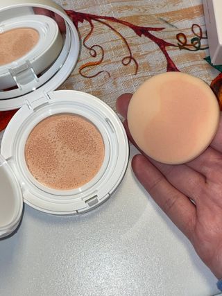 TONEfitSUN 쿠션 12g 비건 톤업 선쿠션 한국산 SPF 50+/ PA++++ — 5점을 준 리뷰어가 2023년 1월 올린 사용 사진