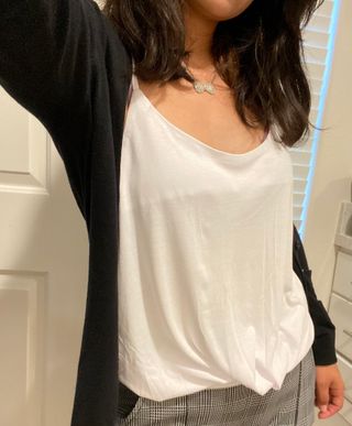 noflik 민소매 스트랩 블라우스-Dressy Tops Summer Spaghetti Strap Tank Tops — 5점을 준 리뷰어가 2021년 8월 올린 사용 사진