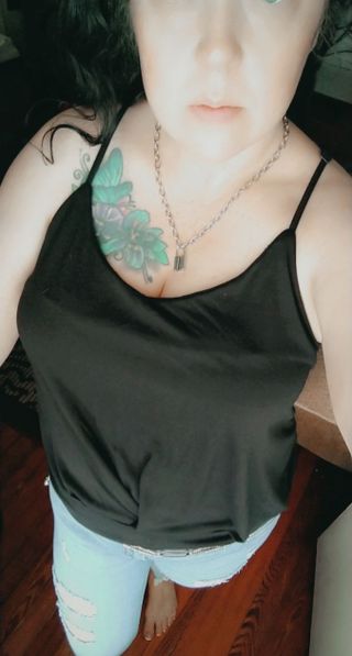 noflik 민소매 스트랩 블라우스-Dressy Tops Summer Spaghetti Strap Tank Tops — 5점을 준 리뷰어가 2021년 7월 올린 사용 사진