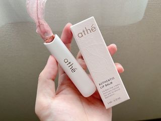 ATHE AUTHENTIC AIRY LIP BALM / 비건립밤 / 어센틱립밤 / 에어리립밤 (수정 요청) — 5점을 준 리뷰어가 2022년 8월 올린 사용 사진