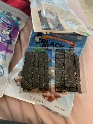 UNCLE NICK 한국 슈퍼 스낵 블랙 &amp; 블랙 김 스낵 — 리뷰어가 2021년 12월 올린 사용 사진