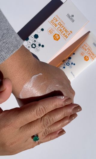 트리티스 US [TREATIS] UV Defence Sun Cream PA+++ / SPF50+ — 5점을 준 리뷰어가 2021년 3월 올린 사용 사진