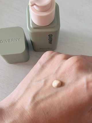 지베르니 밀착 커버 파운데이션 30ml + 밀착 커버 쿠션 본 제품 — 5점을 준 리뷰어가 2023년 9월 올린 사용 사진