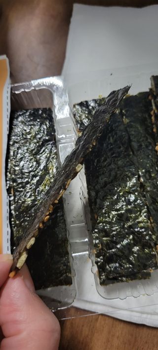 UNCLE NICK 한국 슈퍼 스낵 블랙 &amp; 블랙 김 스낵 — 4점을 준 리뷰어가 2021년 11월 올린 사용 사진