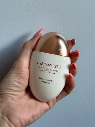 H2VA25 Skin Fit Sun Essence SPF50+ PA++++ 50ml / 1.69 FL.oz Moisturizing Sunblock Sunscreen K-Beauty — 5점을 준 리뷰어가 2024년 10월 올린 사용 사진