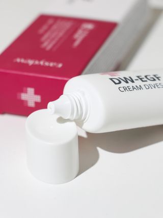 이지듀 DW-EGF 크림 다이브썸 1.69 Fl.Oz — 5점을 준 리뷰어가 2021년 7월 올린 사용 사진