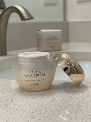 Jutanhak 안티에이징 멜라 크림 50ml / 1.69oz 잡티 &amp; 다크 스팟 케어 하이드레이팅 크림 — 5점을 준 리뷰어가 2022년 11월 올린 사용 사진