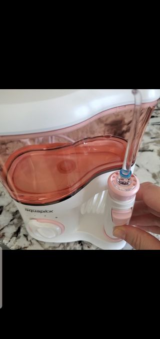 Aquapick AQ-350 물 Flosser 전기 치과 수조 치아 용 전문 구강 세정기 — 1점을 준 리뷰어가 2022년 4월 올린 사용 사진