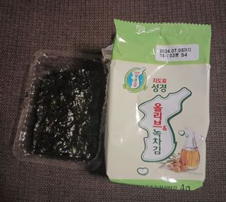 SUNG GYUNG Olive & Green Tea Seaweed Snack Pack of 16 — 3점을 준 리뷰어가 2024년 1월 올린 사용 사진
