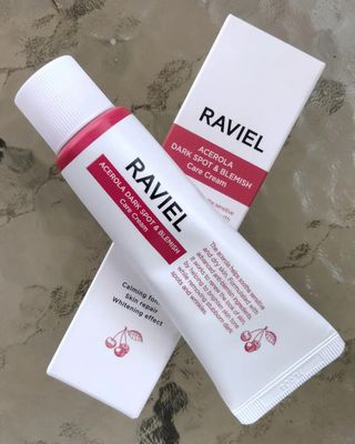 라비엘 아세로라 &amp; 스네일 뮤신 다크 스팟 케어 크림 1.7 fl oz (50ml), 스네일 뮤신 &amp; 히알루론산 — 5점을 준 리뷰어가 2022년 9월 올린 사용 사진