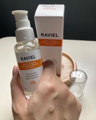 라비엘 멀티 비타민 다크 스팟 &amp; 블레미쉬 케어 페이스 세럼 모든 피부용 1.7 fl oz — 5점을 준 리뷰어가 2022년 12월 올린 사용 사진