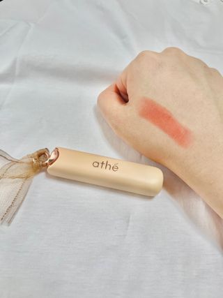 ATHE AUTHENTIC AIRY LIP BALM / 비건립밤 / 어센틱립밤 / 에어리립밤 (수정 요청) — 5점을 준 리뷰어가 2022년 8월 올린 사용 사진