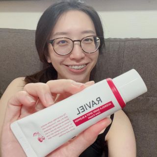 라비엘 아세로라 &amp; 스네일 뮤신 다크 스팟 케어 크림 1.7 fl oz (50ml), 스네일 뮤신 &amp; 히알루론산 — 5점을 준 리뷰어가 2022년 11월 올린 사용 사진