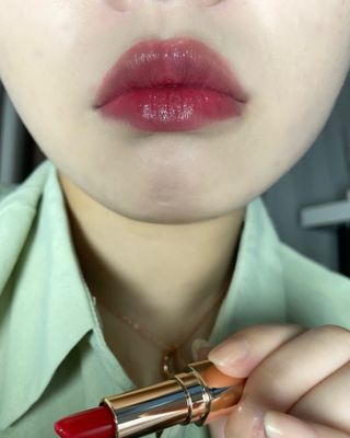 ATHE AUTHENTIC AIRY LIP BALM / 비건립밤 / 어센틱립밤 / 에어리립밤 (수정 요청) — 5점을 준 리뷰어가 2022년 7월 올린 사용 사진