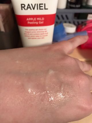 라비엘 모든 피부를 위한 RAVIEL 애플 마일드 필링 젤, 4.1 fl oz, 깊고 부드러운 각질 제거 — 4점을 준 리뷰어가 2022년 8월 올린 사용 사진