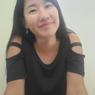 [ noflik ] 콜드숄더 반팔블라우스_color random — 4점을 준 리뷰어가 2021년 8월 올린 사용 사진