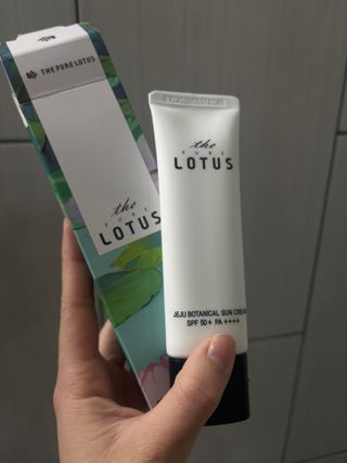 더 퓨어 로터스 제주 식물 선크림 / 제주 연잎 &amp; 동백 미스트 / 순수한 연꽃 어메니티 세트 — 5점을 준 리뷰어가 2022년 12월 올린 사용 사진