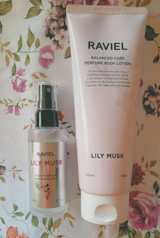 라비엘 RAVIEL 코지 퍼퓸 헤어 &amp; 바디 미스트 스프레이 2.7 fl oz(80ml), 릴리 머스크/튜브 로즈 — 5점을 준 리뷰어가 2022년 9월 올린 사용 사진