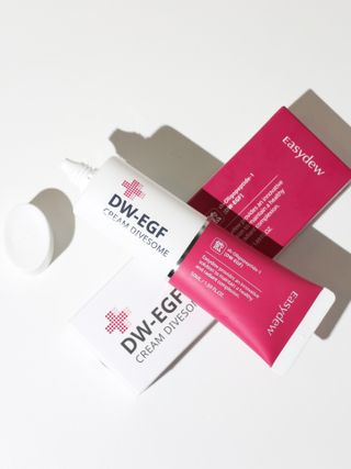 이지듀 DW-EGF 크림 다이브썸 1.69 Fl.Oz — 5점을 준 리뷰어가 2021년 7월 올린 사용 사진