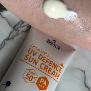 트리티스 US [TREATIS] UV Defence Sun Cream PA+++ / SPF50+ — 4.5점을 준 리뷰어가 2021년 4월 올린 사용 사진