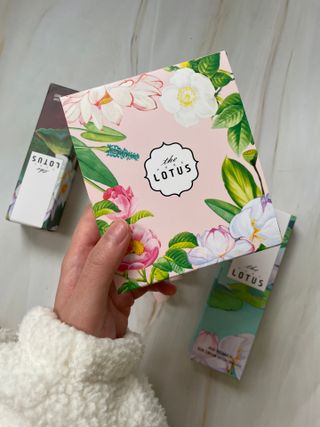 더 퓨어 로터스 제주 식물 선크림 / 제주 연잎 &amp; 동백 미스트 / 순수한 연꽃 어메니티 세트 — 5점을 준 리뷰어가 2022년 10월 올린 사용 사진