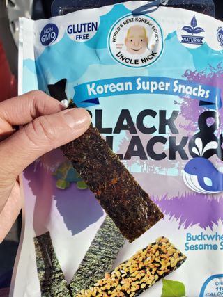UNCLE NICK 한국 슈퍼 스낵 블랙 &amp; 블랙 김 스낵 — 5점을 준 리뷰어가 2021년 12월 올린 사용 사진