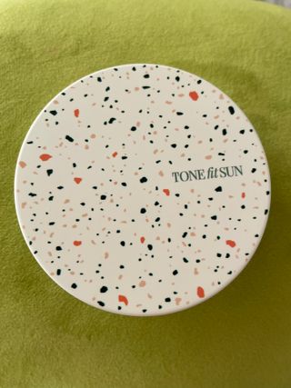 TONEfitSUN 쿠션 12g 비건 톤업 선쿠션 한국산 SPF 50+/ PA++++ — 5점을 준 리뷰어가 2023년 6월 올린 사용 사진