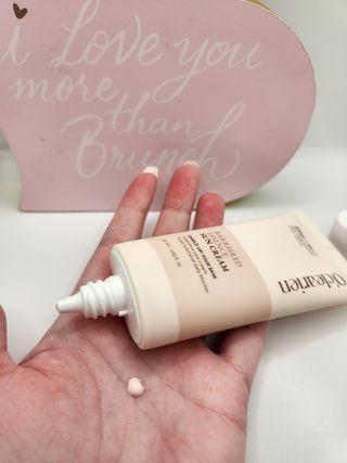 오클리앙 Oclearien Barriered Essence Sun Cream — 5점을 준 리뷰어가 2023년 2월 올린 사용 사진