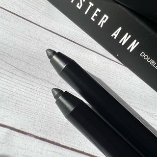 씨스터앤 시스터앤 더블이펙트 워터프루프 아이펜슬_미국 — 5점을 준 리뷰어가 2022년 4월 올린 사용 사진