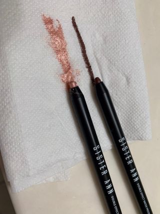 씨스터앤 시스터앤 더블이펙트 워터프루프 아이펜슬_미국 — 5점을 준 리뷰어가 2022년 1월 올린 사용 사진