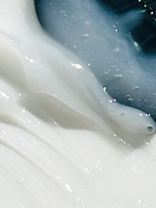 나인레스 매지나인 필 업 실크 트리트먼트 200ml 6.76 fl. 온스 유형에 남겨 — 5점을 준 리뷰어가 2022년 6월 올린 사용 사진