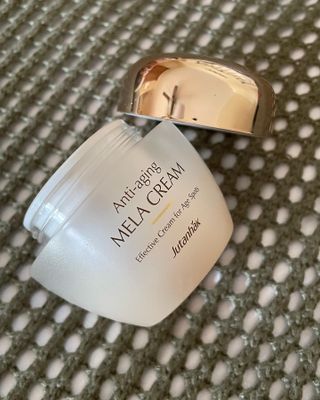 Jutanhak 안티에이징 멜라 크림 50ml / 1.69oz 잡티 &amp; 다크 스팟 케어 하이드레이팅 크림 — 2점을 준 리뷰어가 2022년 11월 올린 사용 사진