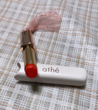 ATHE AUTHENTIC AIRY LIP BALM / 비건립밤 / 어센틱립밤 / 에어리립밤 (수정 요청) — 4점을 준 리뷰어가 2022년 8월 올린 사용 사진