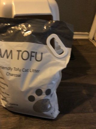 카미스쥬 KAMY 's ZOO I AM TOFU 프리미엄 천연 두부 고양이 쓰레기 숯 10LB — 5점을 준 리뷰어가 2021년 3월 올린 사용 사진