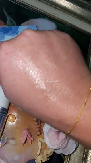 산심 명연수 멀티 스틱 밤 0.38oz 수분 스틱 집중 주름 케어 — 3.5점을 준 리뷰어가 2023년 4월 올린 사용 사진