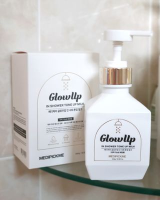 메디픽미 글로우업 인샤워 톤업밀크 300g 바디톤업크림 인샤워톤업 — 3점을 준 리뷰어가 2021년 11월 올린 사용 사진