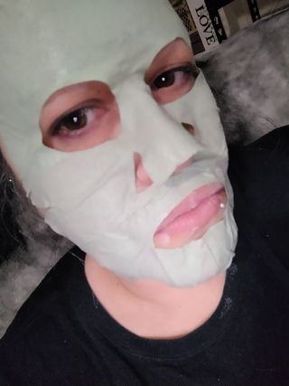바루자 퓨리파잉 노세범 시트 마스크 위드 그린머드 — 5점을 준 리뷰어가 2022년 4월 올린 사용 사진