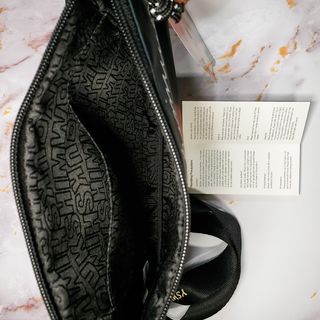 YOUKSHIMWON Wristlet Wallet for Women Smart Phone Strap Clutch — 5점을 준 리뷰어가 2021년 7월 올린 사용 사진