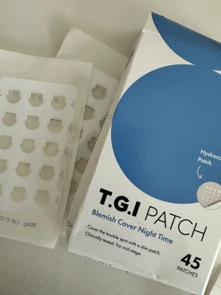 NYfashioncity [TGI 패치] 블레미쉬 커버 나이트 타임 - 중기 여드름 및 뾰루지용 하이드로콜로이드 패치 (45개입) — 4점을 준 리뷰어가 2024년 10월 올린 사용 사진
