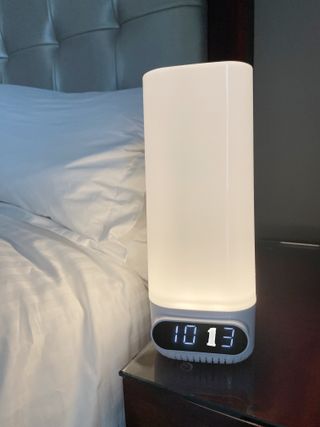 스마트조명소화기 블럭(VLCOK) 스마트조명소화기 블럭VLOCK 디지털시계 조명수유등/무드등화재감지 및 알람 투척식소화기 탑재 — 5점을 준 리뷰어가 2022년 3월 올린 사용 사진