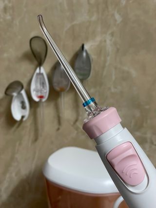 Aquapick AQ-350 물 Flosser 전기 치과 수조 치아 용 전문 구강 세정기 — 4점을 준 리뷰어가 2022년 4월 올린 사용 사진