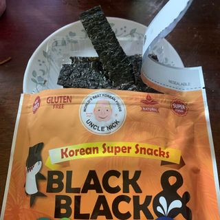 UNCLE NICK 한국 슈퍼 스낵 블랙 &amp; 블랙 김 스낵 — 5점을 준 리뷰어가 2021년 11월 올린 사용 사진