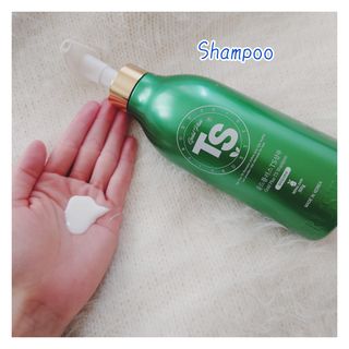 ゴールドプラスセット(シャンプー500g x 1ea/トリートメント500ml X 1ea) — 4점을 준 리뷰어가 2023년 4월 올린 사용 사진